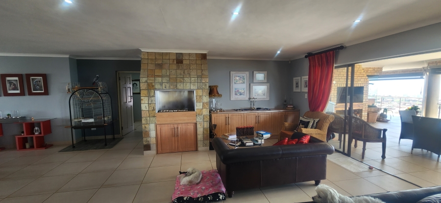 6 Bedroom Property for Sale in Da Nova Western Cape